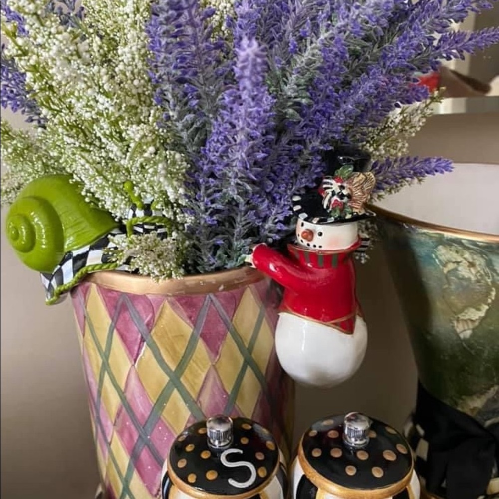 Top hat pot climber